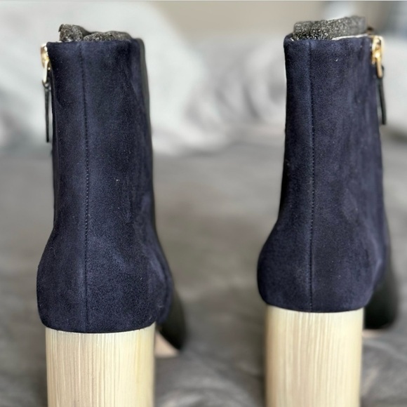 RARE Tory Burch Gigi Black Leather and Navy Suede Ankle Boots - Picture 4 of 8